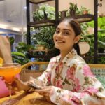 Sreejita De Instagram - I love travelling. And Thailand is one of my favorite destinations. When in Thailand shopping is a MUST! @emporium_emquartier is the place, to have the best shopping experience. When are you planning your next visit to Thailand? Its right next to BTS Phrom Phong Station They've got all the premium services and I absolutely love it! You can't miss this if you're in Thailand. #Emporium #Emquartier #Emdistrict #bangkokshopping #themallbangkok #Emporiumemquartier #actorslife #travel