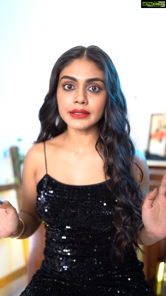 Sreejita De Instagram - Aapko bhi sikhna chahiye 🤓 . 🎬Shot & Edited by @ashmaneditors . #sreesquad #sreejitade #reelitfeelit #reelkarofeelkaro #trendingreel #trending #celebrity #viral #viralreel #funnyreels #funnymemes #funnyvideos