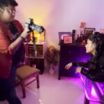 Sreejita De Instagram – Ever wondered what happens behind the camera? 📷 Check out this BTS reel video to find out 😎
. 
🎬Shot & Edited by @ashmaneditors
.
#sreejitade #Sreejitasquad #bts #photoshoot #reelitfeelit #reelkarofeelkaro #trendingreel #trending #celebrity