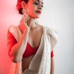 Sreejita De Instagram – A saree is an attire that makes a woman look more attractive ☺💕
.
🎬Shot & Edited by @ashmaneditors
. 
#sreesquad #Sreejitade #saree #indianoutfit #traditional #trendingreels #viral #sareelove #explorepage #explore #trending #trends #trend