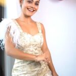 Sreejita De Instagram - Is it only me or you guys also feel that this beat is addictive 😆💫 🎬Shot & Edited: @ashmaneditors Styled by: @ashnaamakhijani Outfit by: @narayaniadukia #sreejitade #dance #trend #viral #trendingreel #reelkarofeelkaro #explorepage #trending #viralreels #trendingsongs #fashion #viralsong
