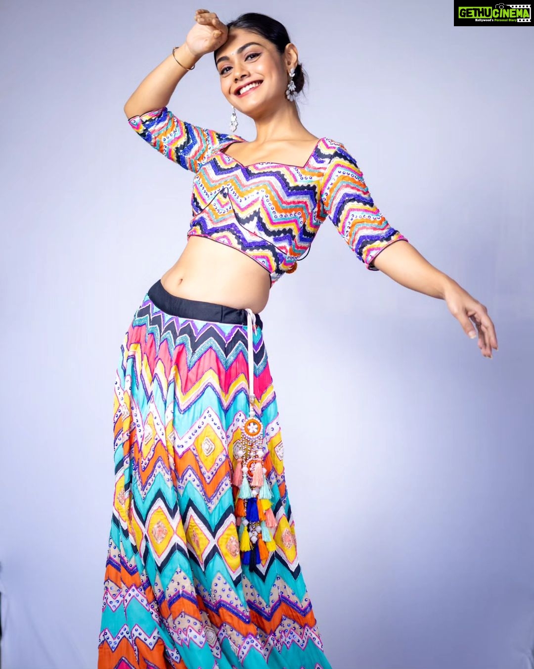 Sreejita De Instagram - 🌟 Weaving a colorful tapestry of tradition, fashion, and grace. 🌈✨ 🎬Shot & Edited by @ashmaneditors Wearing: @pariscreation7 #sreejitade #traditional #indianoutfit #photoshoot #style #viral #explorepage #trending