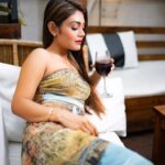 Sreejita De Instagram - With a glass of wine, every moment becomes a celebration. 🥂🎉 🎬Shot & Edited by @ashmaneditors Location @truetrammtrunk #sreejitade #fashion #gown #vine #outfit #beauty #photoshoot #pretty #explorepage #trending #photography