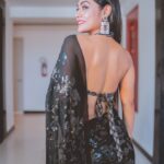 Sreejita De Instagram - Draped in black, embracing the power of simplicity. 🖤💪 🎬Shot & Edited by @ashmaneditors #sreejitade #fashion #saree #blacksaree #beauty #actresslife #photoshoot #pretty #explorepage #trending #photography