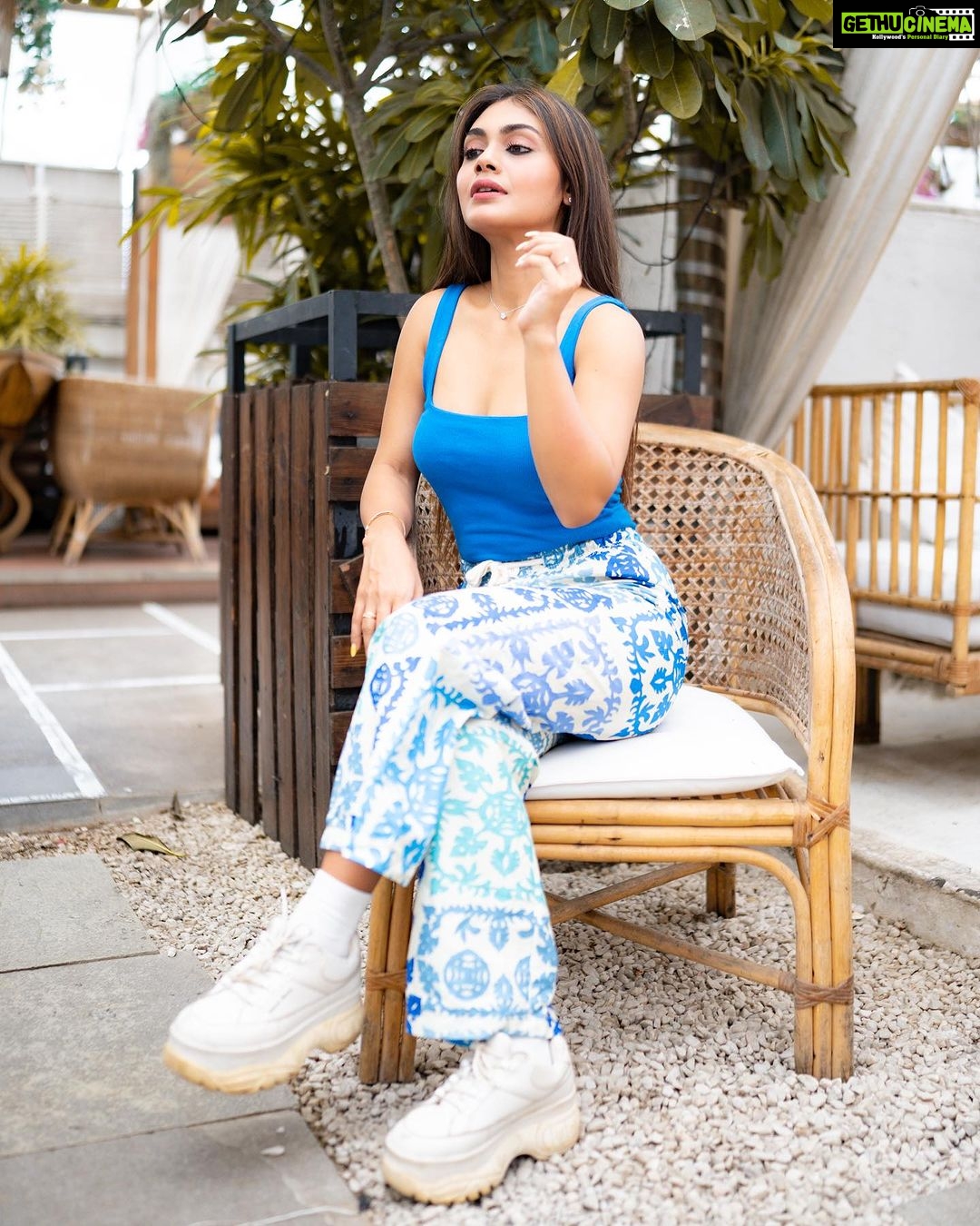 Sreejita De Instagram - Candids are meant to be raw, but you’re born to be caged in perfection 📸💫 🎬Shot & Edited by @ashmaneditors Location @truetrammtrunk #sreejitade #fashion #makeup #outfit #beauty #photoshoot # #explorepage #trending #photography