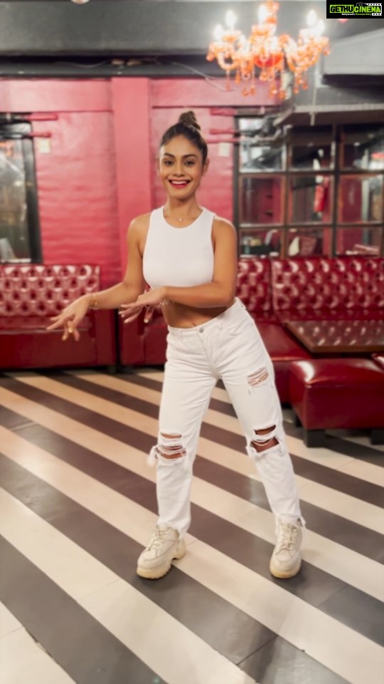 Sreejita De Instagram - Can't get over with this song 🤍💫 🎬Shot & Edited by @ashmaneditors Location @truetrammtrunk #sreejitade #dance #thumka #viral #reelitfeelit #reelkarofeelkaro #entertainment #explorepage #viralreels #trending #trendingreels