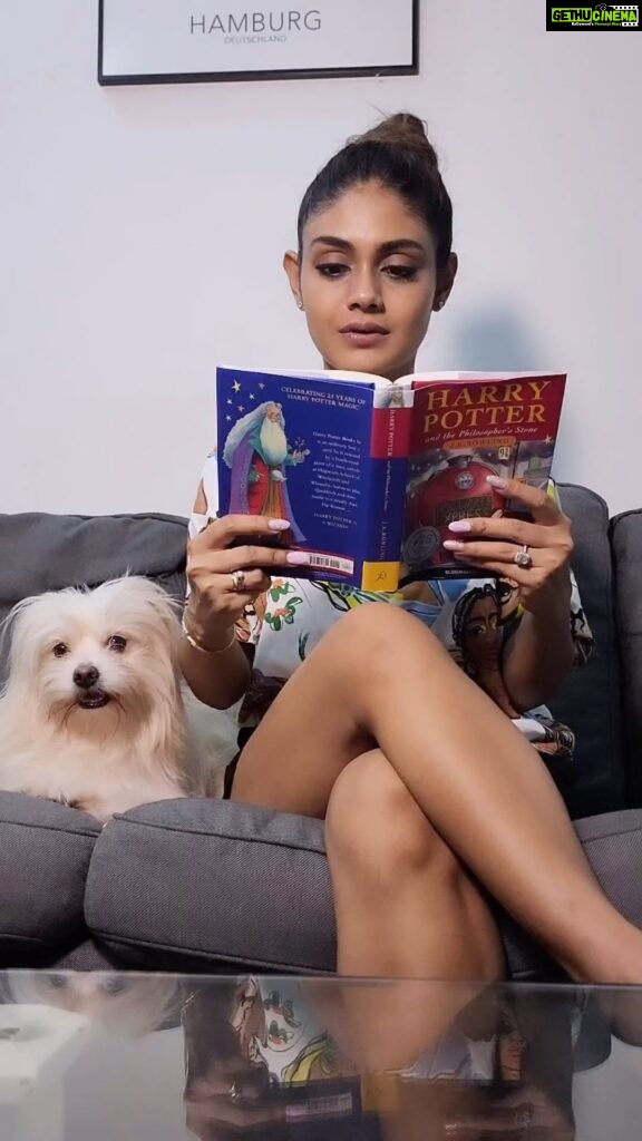 Sreejita De Instagram - That’s what happens to me whenever I start reading a book! 😁 Who else can relate?? Wearing @majesticbyjapnah Shot by @lsd.photography.official #trending #trendingreels #fashion #fashionreels #instagood #instagram #transitionreels #sreejitade
