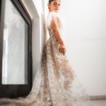 Sreejita De Instagram - In the artistry of this long tail outfit, I find my style and story. 🎨✨ 🎬Shot & Edited: @ashmaneditors Styled by: @ashnaamakhijani Outfit by: @narayaniadukia #sreejitade #photoshoot #actresslife #fashion #beauty #style #outfit # #explorepage #trending #explore #instagram