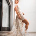 Sreejita De Instagram - In the artistry of this long tail outfit, I find my style and story. 🎨✨ 🎬Shot & Edited: @ashmaneditors Styled by: @ashnaamakhijani Outfit by: @narayaniadukia #sreejitade #photoshoot #actresslife #fashion #beauty #style #outfit # #explorepage #trending #explore #instagram