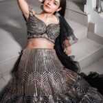 Sreejita De Instagram - A touch of elegance, a splash of tradition 🕊🤍 🎬Shot & Edited: @ashmaneditors Outfit: @asopalav @saree.com_by_asopalav #sreejita #traditional #indianoutfit #photoshoot #style #fashion #explorepage #trending