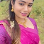 Srinisha Jayaseelan Instagram - What a weather and place! Couldn’t resist myself from singing this beautiful song out there! 💜❤️ #ownvoice #livesinging #singer #love #kaatumalli #raw