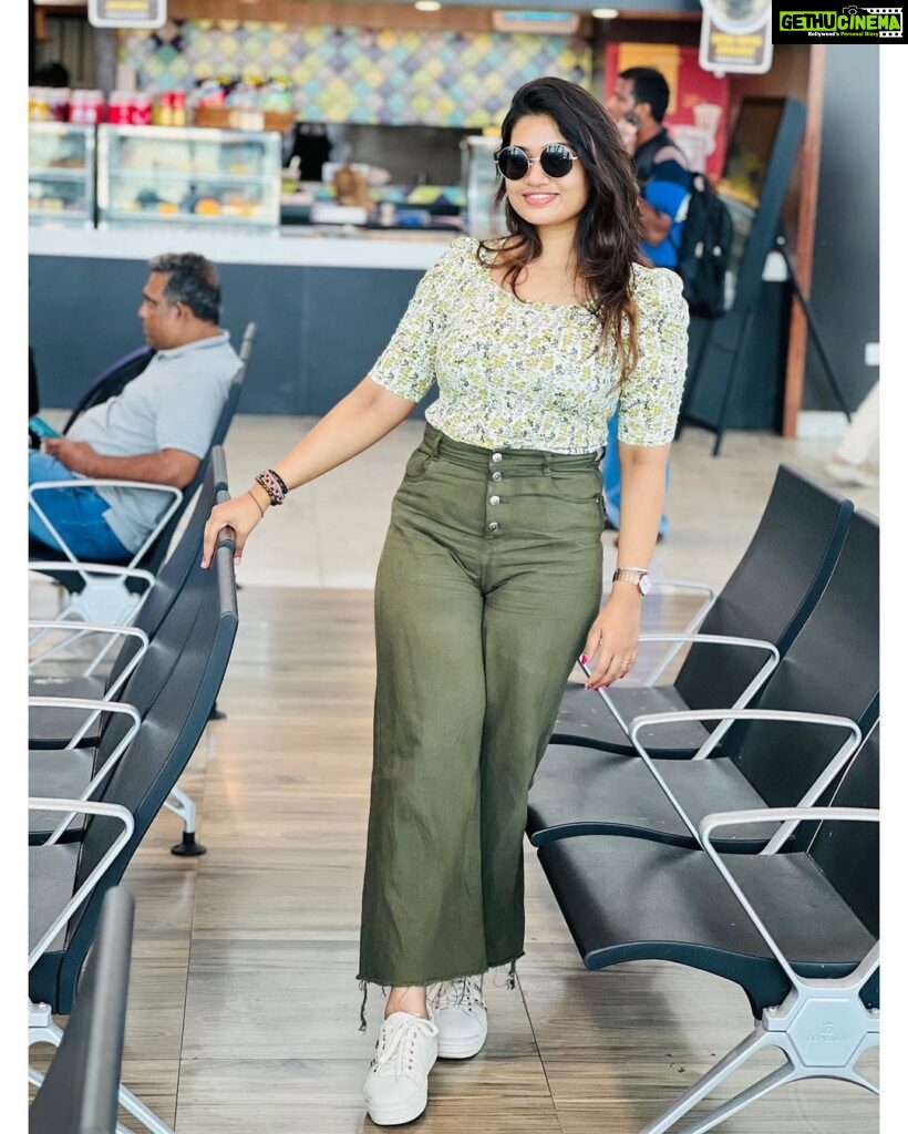 Srinisha Jayaseelan Instagram - Off to Kuala Lumpur ! ❤️💜🧿 So happy to perform for you again 💜😍❤️ Chennai International Airport
