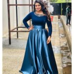 Srinisha Jayaseelan Instagram - Do not miss to catch me on Super singer today at 6.30pm on @vijaytelevision ! This time it’s even more special🥺❤️ Performed my songs #kannoram & #adipenne with the man himself @stephenzec ❤️ And also an another performance with the current season contestant #logeshwaran. Hope you all like it💜❤️ Outfit: @akira_the_couture__ ❤️