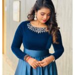 Srinisha Jayaseelan Instagram - Do not miss to catch me on Super singer today at 6.30pm on @vijaytelevision ! This time it’s even more special🥺❤️ Performed my songs #kannoram & #adipenne with the man himself @stephenzec ❤️ And also an another performance with the current season contestant #logeshwaran. Hope you all like it💜❤️ Outfit: @akira_the_couture__ ❤️