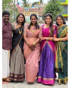 Srinisha Jayaseelan Instagram - What a day it was😍❤️💜 📸: @snaps_by_madhu 😘 #famtime Tiruvannamalai