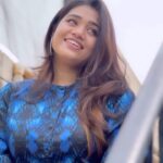 Srinisha Jayaseelan Instagram - So much addicted to this soulful song recently which made me to do a short cover! 😍❤️💜 Hope you all like it💜❤️ 🎥: @snaps_by_madhu #insta #instasinger #coversong #cover #singer #love #instacover #trending #ownvoice #femaleversion #recent #nira #nivaskprasanna #sidsriram #siddharth #takkar