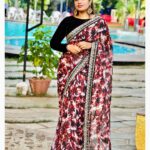 Srinisha Jayaseelan Instagram – Choose what helps your heart bloom🌸💜❤️
Saree: @house_of_haadiya 😘
📸: @snaps_by_madhu 😘 Thanjavur
