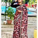 Srinisha Jayaseelan Instagram – Choose what helps your heart bloom🌸💜❤️
Saree: @house_of_haadiya 😘
📸: @snaps_by_madhu 😘 Thanjavur