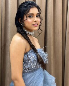 Sumbul Touqeer Khan Instagram - Thank you so much for all the love 🫶🏻✨ Grateful 🤍

__________________________
Styled by- @purvabansal5
Outfit- @label_kalon 
Jewellery - @purvabansal5
Makeup & Hair - @celebsmakeupbysejal