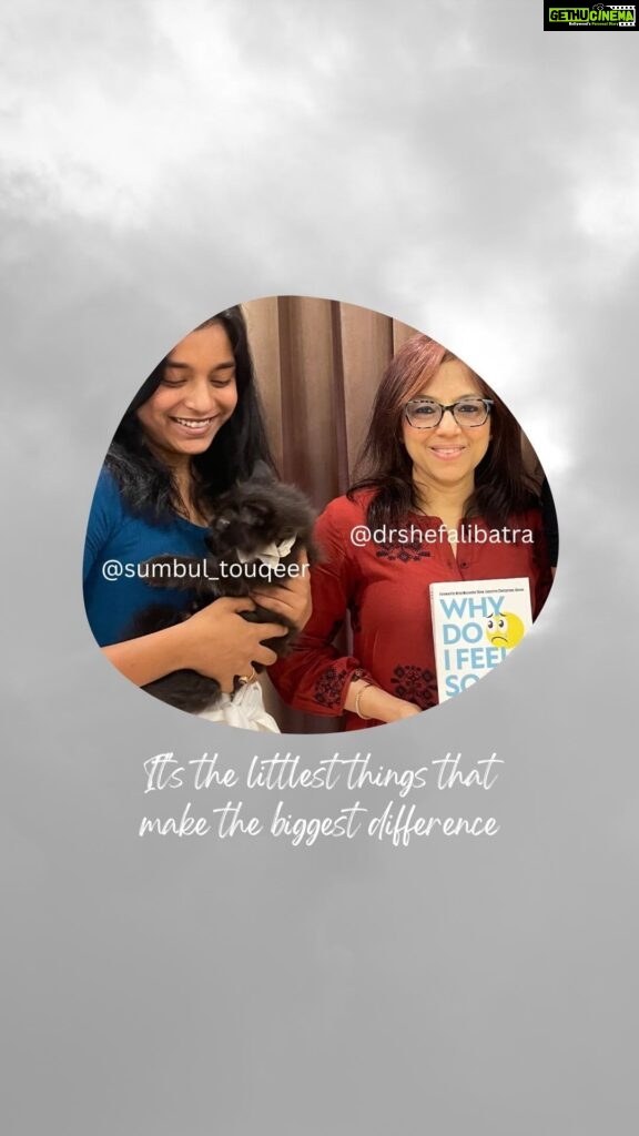 Sumbul Touqeer Khan Instagram - “If you change how you see things; your world will change” says @sumbul_touqueer after reading “Why Do I Feel So Sad” by @drshefalibatra. . #booklaunch #author #newbook #books #authorsofinstagram #book #bookrelease #writersofinstagram #writer #readersofinstagram #amazon #booklovers #newrelease #bestseller #booksofinstagram #kindle #newbooks #writers #authors #drshefalibatra #mentalwellness #emotions #depression Title Waves - Mumbai's first large format boutique bookstore.