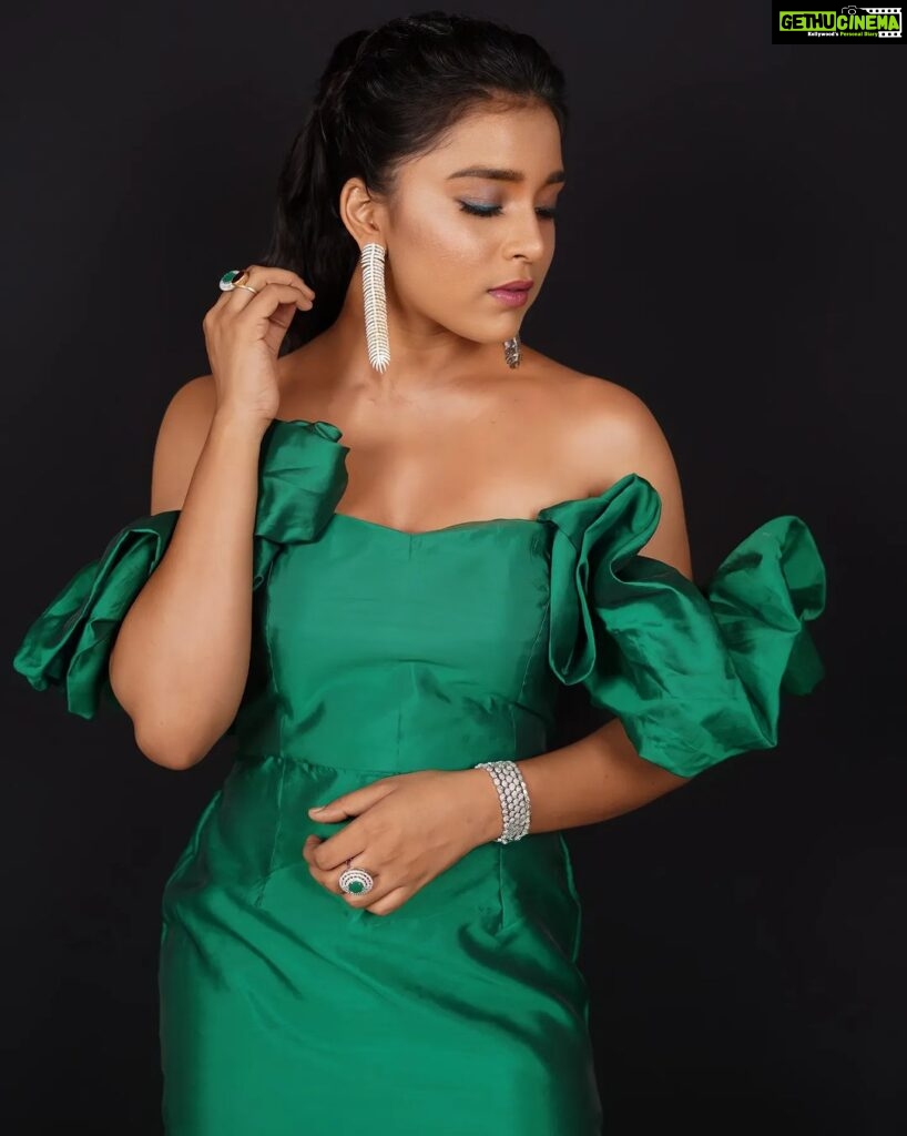 Sumbul Touqeer Khan Instagram - About yesterday ✨ Styled by- @purvabansal5 Outfit- @zehe_official Accessories- @purvabansal5 Makeup& Hair- @makeoverbysejalthakkar 📸 - @rk_fotografo Retoucher- @b99photography
