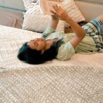Sumbul Touqeer Khan Instagram - Aap sab toh mujhe jaante ho ki mujhe choti choti cheezo se apna kamra sajana tha…And there I found the perfect brand @rearrangehome with the luxurious aesthetics and subtle colors.