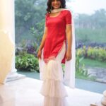 Sumbul Touqeer Khan Instagram - Traditional for the day 🫶🏻 bts 💃 Outfit: @lavanyathelabel Styling: @styling.your.soul