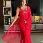 Sumbul Touqeer Khan Instagram - Swipe to the RED 😉 Outfit: @lavanyathelabel Styling: @styling.your.soul