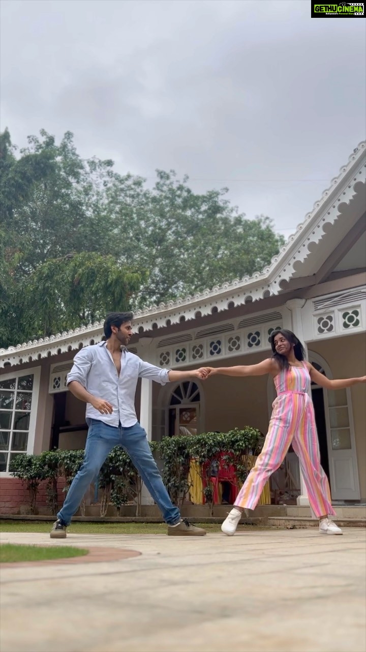 Sumbul Touqeer Khan Instagram - Chal chaleya😛🕺🏻 . . . Shot by - ayush_utekar_02