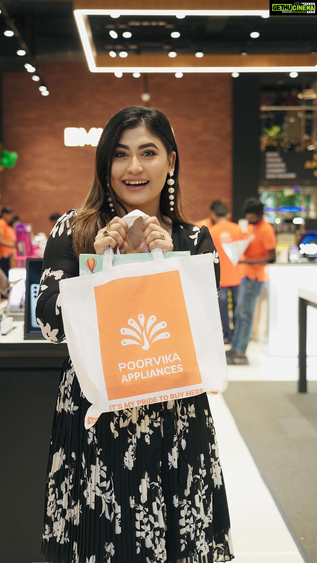 Sunita Gogoi Instagram - Perfect phone, perfect time, perfect choice. The AADI Offer is now on Poorvika. Guys Don’t miss it!! Buy Vivo smartphones at Poorvika and grab all the amazing offers. Visit your nearest Poorvika showroom.. @vivoindia_tamilnadu @poorvika_india #ItsMyStyle #Athirstaadi #XtremeImagination #DelightEveryMoment