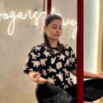 Sunita Gogoi Instagram – Be yourself and there is no one better ,
@aulayaa_yogastudio 
@yoga_with_rupesh 
#aerialyoga #aerialarts #aerialsilks #yoga #yogaistheway #meditation #cookwithcomali #sunitacwc#cookwithcomalifame #yogaforall #yogaforlife #yogalifestyle #glow #vijaytvsunita #vijaytv Aulayaa Yoga Studio