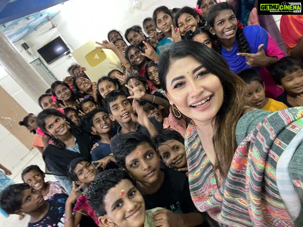 Sunita Gogoi Instagram - Unboxing Golden Button from Youtube was great but dis kids made my Day more n more special by der unconditional Love ❤️.Greatfull i could share my happiness along with dis bunch of real Vibes. #omnamahshivaya #kidshome #goodlife