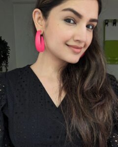 Tara Alisha Berry Instagram - 🩷🖤🩷