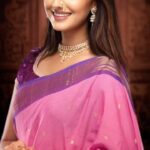 Tejashree Pradhan Instagram - जरी समोर ची कठीण वाट ही… मिळेल साथ का तुझी मला ?? मिटून अंतरे , पुसून या खूणा… जगावेगळी आपुलीचं भेट 🩷🧿 #starpravah #premachigoshta💕 #muktasai #muktasagar #HappyLife Jewellery by @kankshinistudio 📸 @vishalbhoslephotography