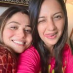 Tejashree Pradhan Instagram - Friendship knows no distance, and time only strengthens the bond! Lovely meeting you after a longggg time ! ♥️ @tejashripradhan #friendshipgoals #friendsforever Mumbai - मुंबई
