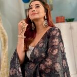 Tina Datta Instagram - Somvaar aaj se Surili ke naam... Waqt ke aage badhte, aa gayi hai #SurShiv ki zindagii naye mod par. Kuch uljhane, kayi khatre; but yeh pyaar na hoga kam... Dekhte rahiye Hum Rahe Na Rahe Hum. Aur comments mein bataye voh kya hai joh aap Surili se relate karte ho? Monday-Friday 9:00 PM on @sonytvofficial @swastikproductions . . . #SomvaarWithSurili #EklaChaloRe #WarriorPrincess #HumRaheNaRaheHum #sonyentertainmenttelevision #gratitude #instagood #surili #instadaily #tinadatta