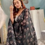 Tina Datta Instagram - Somvaar aaj se Surili ke naam... Waqt ke aage badhte, aa gayi hai #SurShiv ki zindagii naye mod par. Kuch uljhane, kayi khatre; but yeh pyaar na hoga kam... Dekhte rahiye Hum Rahe Na Rahe Hum. Aur comments mein bataye voh kya hai joh aap Surili se relate karte ho? Monday-Friday 9:00 PM on @sonytvofficial @swastikproductions . . . #SomvaarWithSurili #EklaChaloRe #WarriorPrincess #HumRaheNaRaheHum #sonyentertainmenttelevision #gratitude #instagood #surili #instadaily #tinadatta