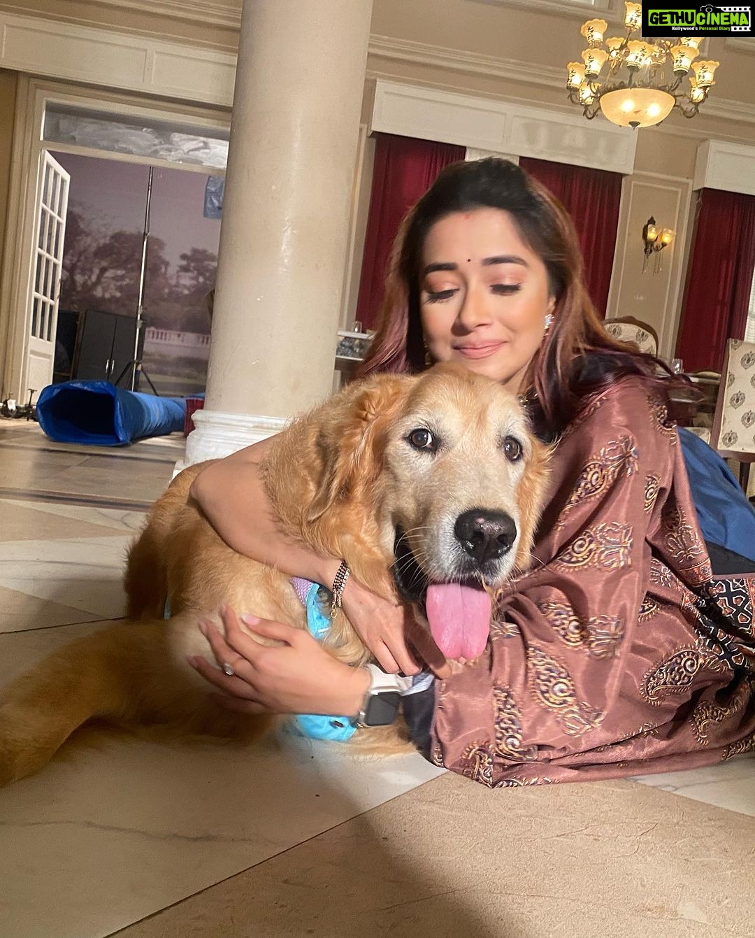Tina Datta Instagram - A hug that takes away all my stress and worries... My baby boy!! ❤️ . . . #FamilyDatta #FamilySunday #EklaChaloRe #WarriorPrincess #HumRaheNaRaheHum #dogsofinstagram #petlovers #doglover #tinadatta Umbergaon