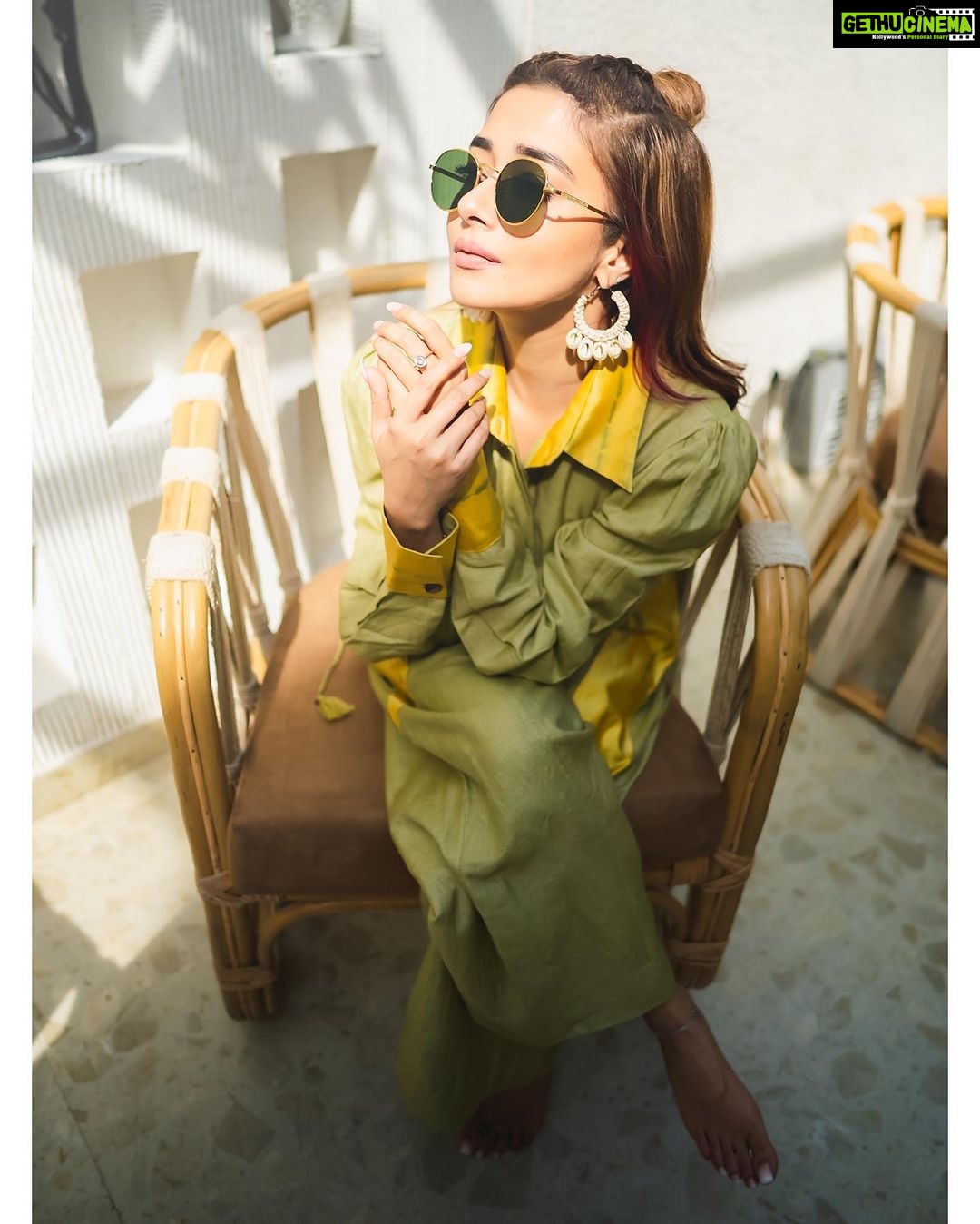 Tina Datta Instagram - Baarish mein Sun ko kar rahe ho Miss? See, how it gave me a Kiss!! Bas Insta isse zyada nahi ho sakti main poetic! . . . #EklaChaloRe #WarriorPrincess #TinaKaStyle #sunshine #sunkissed #photooftheday #instagood #ootd #tinadatta