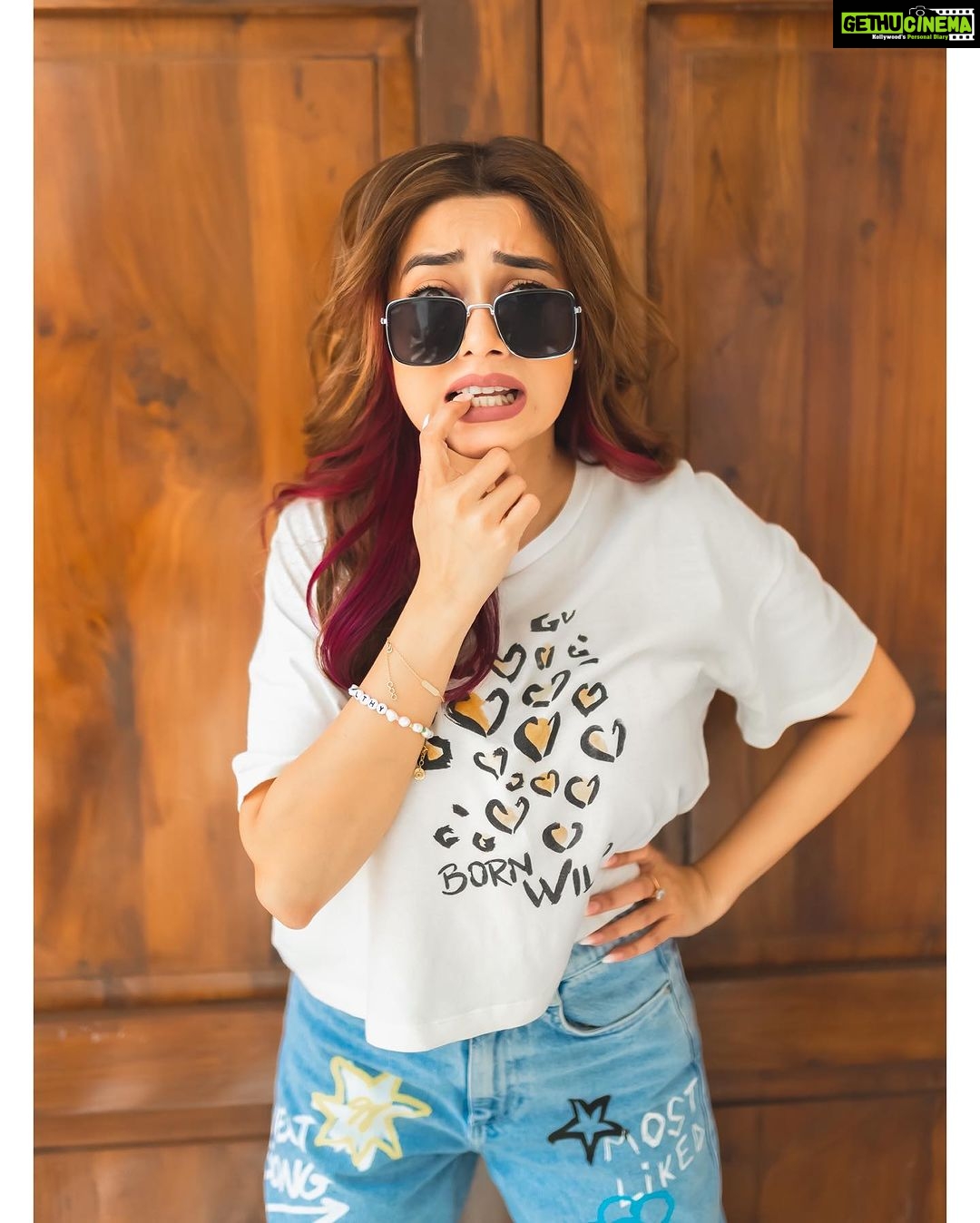 Tina Datta Instagram - Oops did the alarm not go off on time, Monday aata hi kyun hai bhai? Monday ka toh pata nahi, meri shayari jaroor blue ho gayi hai... Happy Week, Guys!! ❤️ . . . #EklaChaloRe #WarriorPrincess #candid #mondayblues #potd #instagood #instadaily #tinadatta