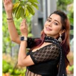 Tina Datta Instagram - Aa gaya hai Surili ki life mein bohat bada toofan; aur inn saari musibaton ke beech ek pyaari si khoosh khabar. Par kya kar paayegi Surili inn khatron ka saamna? Dekhna hoga bohat dilchasp. Toh dekhte rahiye #HumRaheNaRaheHum, Monday-Friday raat 9:00 baje @sonytvofficial par. . . . . @swastikproductions @rahultewary @sktorigins @g3gill #SomvaarWithSurili #EklaChaloRe #WarriorPrincess #sonyentertainmenttelevision #gratitude #instagood #surili #instadaily #tinadatta