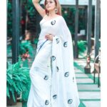 Tina Datta Instagram - Ek toh saree aur woh bhi meri favourite white Aur kya chaiye right? Ho gayi aaj ki shayari ab enjoy your Wednesday right!! . . . #EklaChaloRe #WarriorPrincess #TinaKaStyle #fashion #style #sareelove #sareefashion #saree #goodvibes #fyp #tinadatta