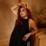 Tina Datta Instagram - Black ki kahani Aisi White ke bina adhuri And that’s all the poetry I can write. But I hope you can hit like at this pretty sight! . . . #EklaChaloRe #WarriorPrincess #TinaKaStyle #lookbook #stylefile #fashion #style #stylish #ootd #ootdfashion #tinadatta