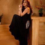 Tina Datta Instagram - Black ki kahani Aisi White ke bina adhuri And that’s all the poetry I can write. But I hope you can hit like at this pretty sight! . . . #EklaChaloRe #WarriorPrincess #TinaKaStyle #lookbook #stylefile #fashion #style #stylish #ootd #ootdfashion #tinadatta