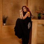 Tina Datta Instagram - Black ki kahani Aisi White ke bina adhuri And that’s all the poetry I can write. But I hope you can hit like at this pretty sight! . . . #EklaChaloRe #WarriorPrincess #TinaKaStyle #lookbook #stylefile #fashion #style #stylish #ootd #ootdfashion #tinadatta