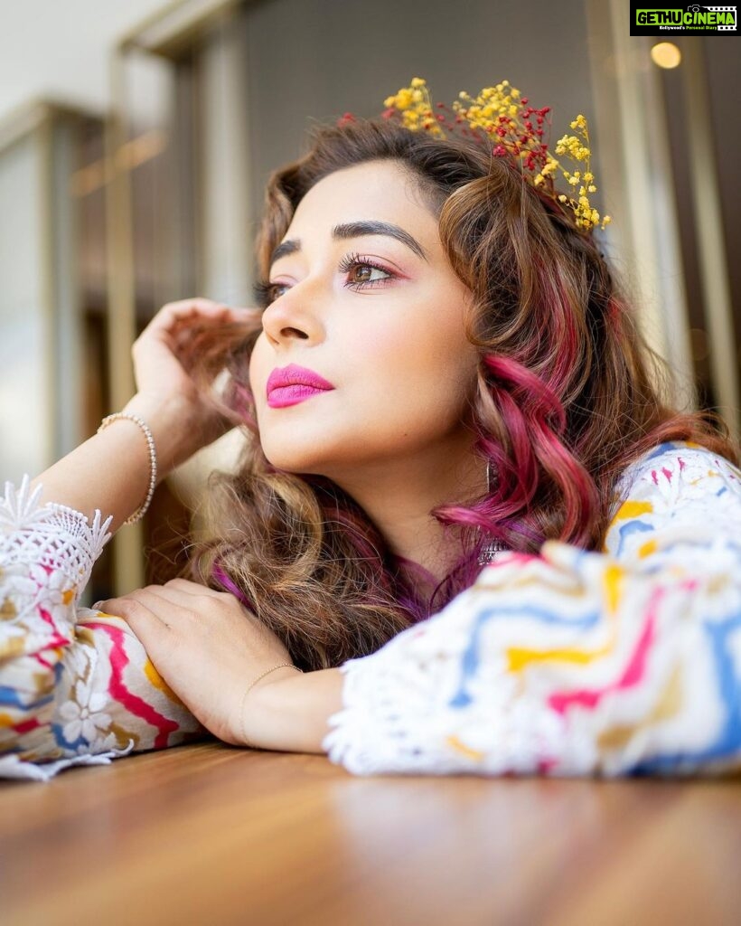 Tina Datta Instagram - Women of choice, words and efforts!! She makes her own crown and wears dignity on. Coz she’s the most beautiful representation of divinity. And She is You!! . . . #EklaChaloRe #WarriorPrincess #TinaKaStyle #fashion #style #fashiongram #lookbook #stylefile #crown #tinadatta