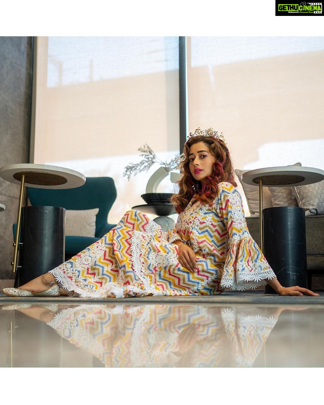 Tina Datta Instagram - Women of choice, words and efforts!! She makes her own crown and wears dignity on. Coz she’s the most beautiful representation of divinity. And She is You!! . . . #EklaChaloRe #WarriorPrincess #TinaKaStyle #fashion #style #fashiongram #lookbook #stylefile #crown #tinadatta