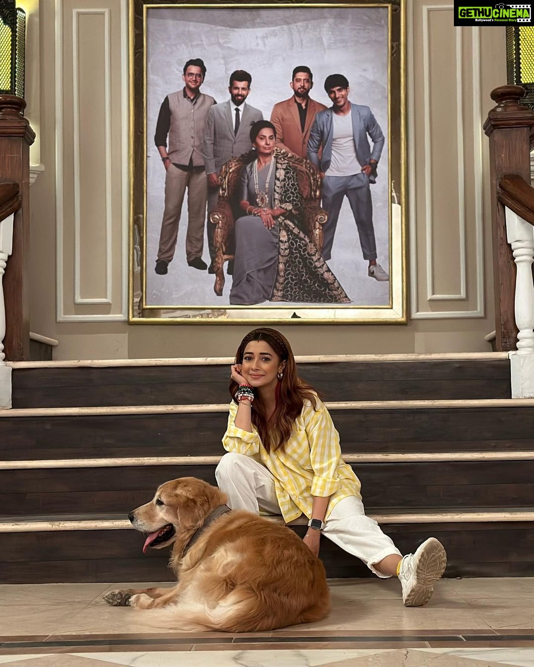 Tina Datta Instagram - “Most of us have been told angels have wings, some of us have learned they have paws!” . . . #FamilyDatta #FamilySunday #EklaChaloRe #WarriorPrincess #HumRaheNaRaheHum #dogsofinstagram #petlovers #doglover #tinadatta