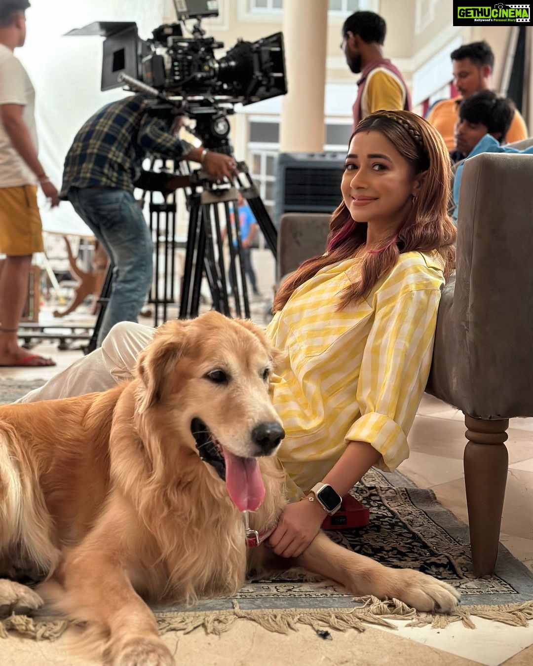 Tina Datta Instagram - “Most of us have been told angels have wings, some of us have learned they have paws!” . . . #FamilyDatta #FamilySunday #EklaChaloRe #WarriorPrincess #HumRaheNaRaheHum #dogsofinstagram #petlovers #doglover #tinadatta