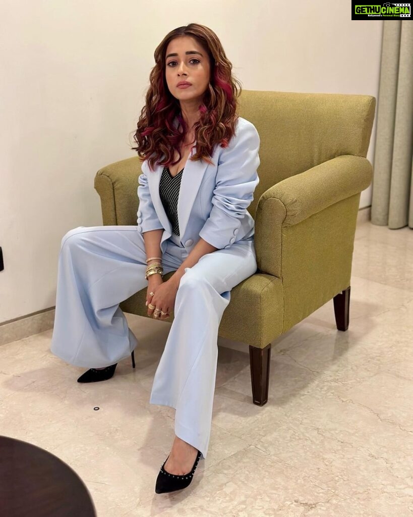 Tina Datta Instagram - This girl loves her work, maybe living in suitcases in and out of cities but love working around the clock, let’s keep it coming! #HappiestWhenImWorking . . . #EklaChaloRe #WarriorPrincess #TinaKaStyle #workmode #eventdiaries #lookbook #stylefile #tinadatta